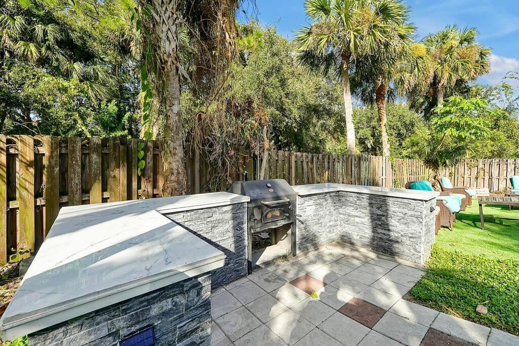 Poolside Cocoa Oasis W/ Tiki Bar! Vila Frontenac Exterior foto
